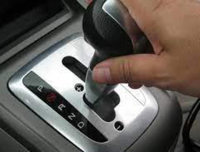 5 dicas para dirigir carro automático com segurança